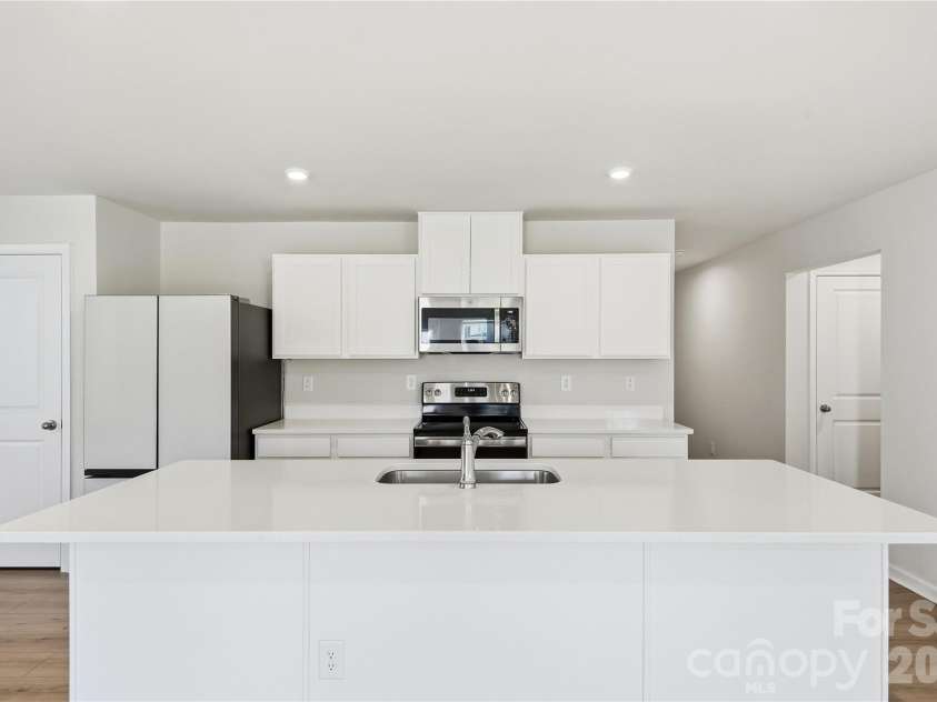 2014 Silver Creek Road, Charlotte, NC 28214.  MLS# CAR4427378, YatesRealty ID 54319. Kitchen