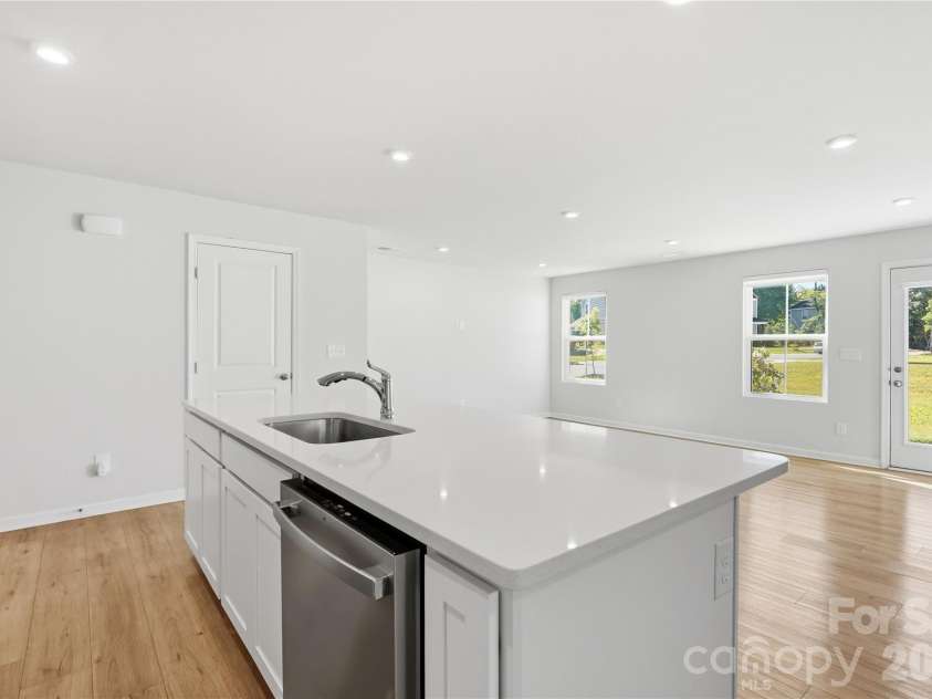 2014 Silver Creek Road, Charlotte, NC 28214.  MLS# CAR4427378, YatesRealty ID 54319. Kitchen