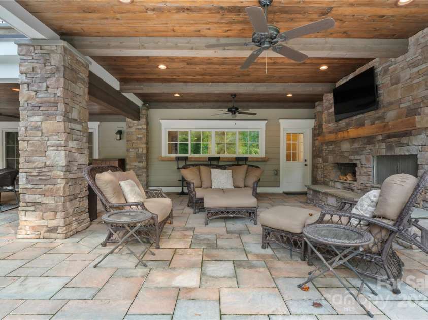 235 Grey Road, Davidson, NC 28036.  MLS# CAR4189810, YatesRealty ID 5432. 