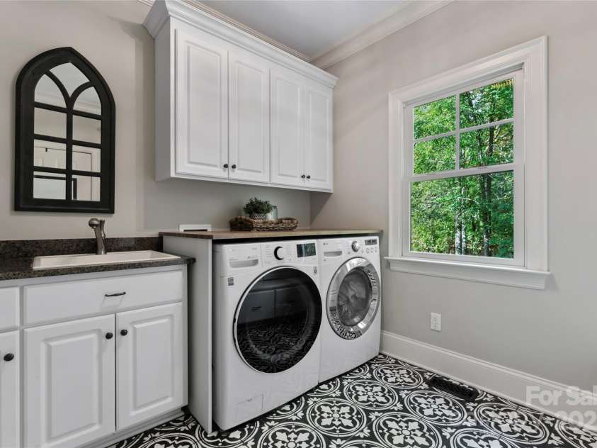 235 Grey Road, Davidson, NC 28036.  MLS# CAR4189810, YatesRealty ID 5432. Laundry/Mudroom