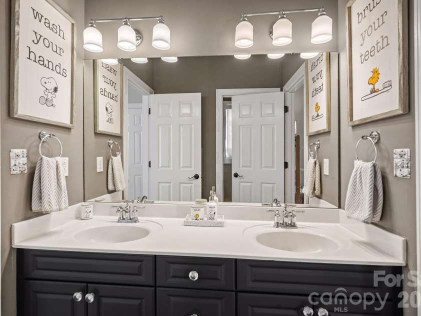 176 Vineyard Drive, Mooresville, NC 28117.  MLS# CAR4427053, YatesRealty ID 54322. 