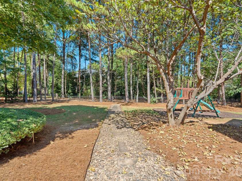 176 Vineyard Drive, Mooresville, NC 28117.  MLS# CAR4427053, YatesRealty ID 54322. 