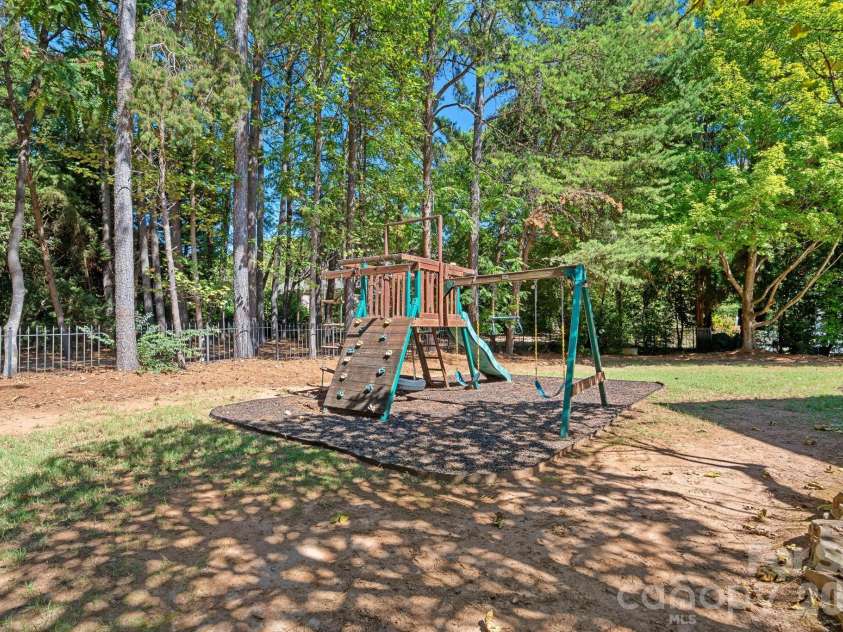 176 Vineyard Drive, Mooresville, NC 28117.  MLS# CAR4427053, YatesRealty ID 54322. 