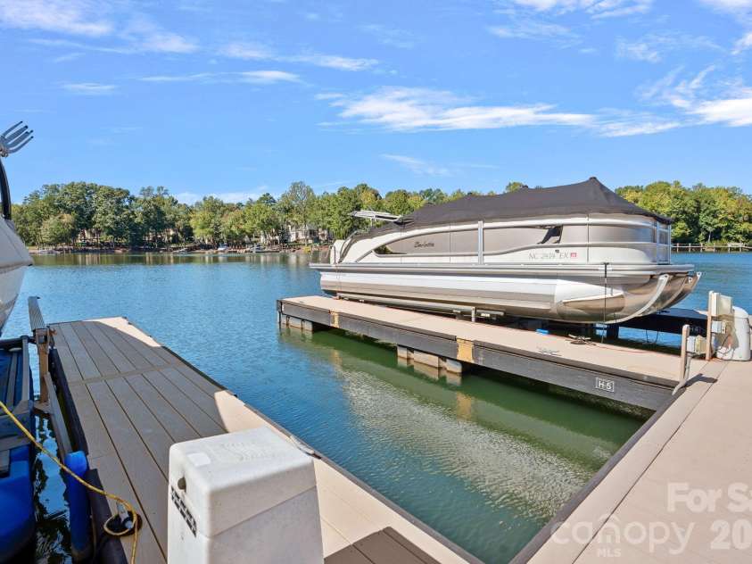 176 Vineyard Drive, Mooresville, NC 28117.  MLS# CAR4427053, YatesRealty ID 54322. 
