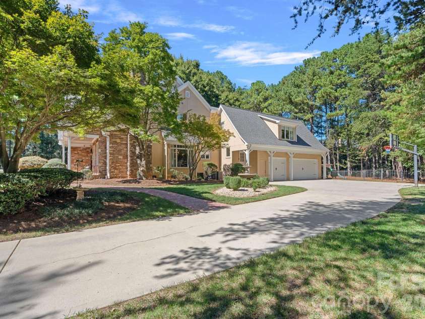 176 Vineyard Drive, Mooresville, NC 28117.  MLS# CAR4427053, YatesRealty ID 54322. 