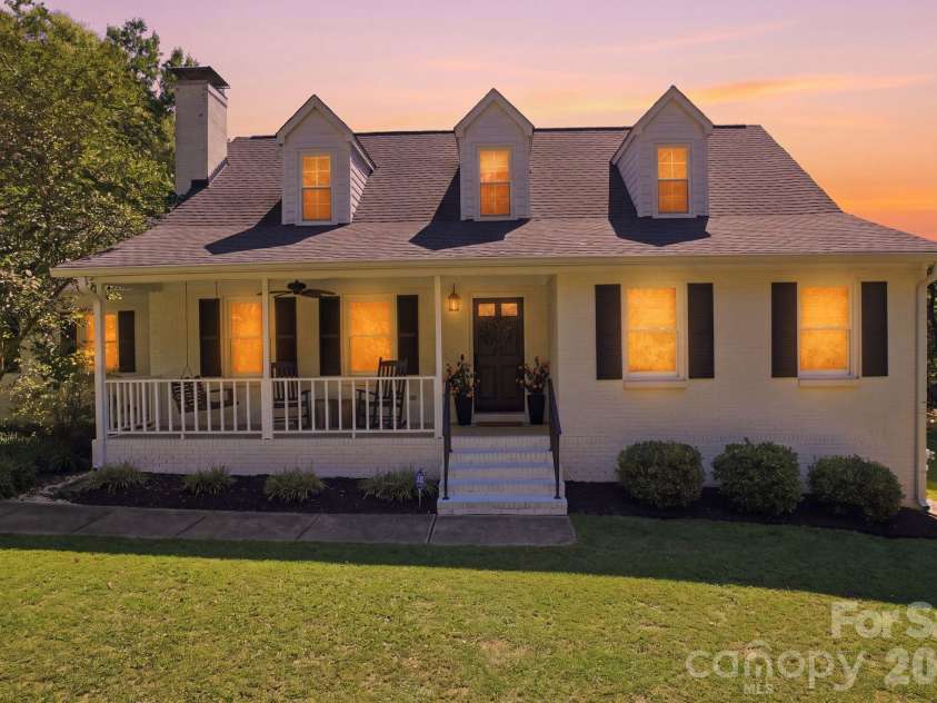 908 Chambwood Road, Monroe, NC 28110.  MLS# CAR4427033, YatesRealty ID 54323. 