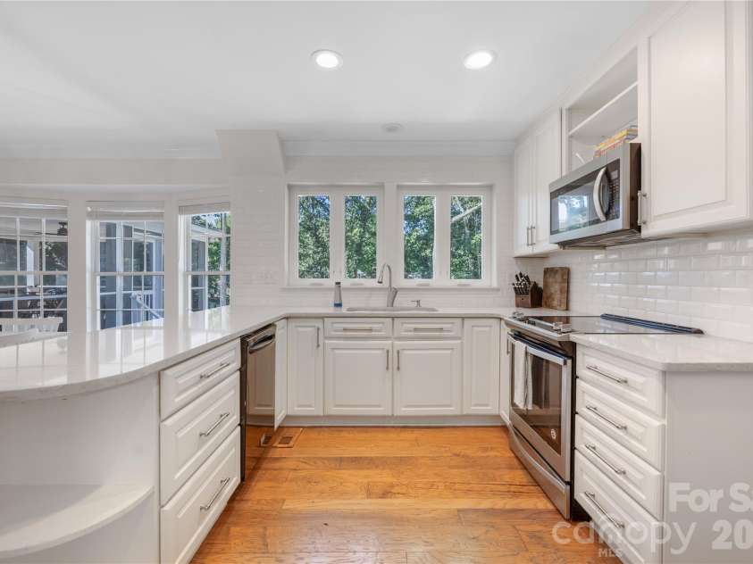 2620 Willowdale Lane, Matthews, NC 28105.  MLS# CAR4426974, YatesRealty ID 54324. 