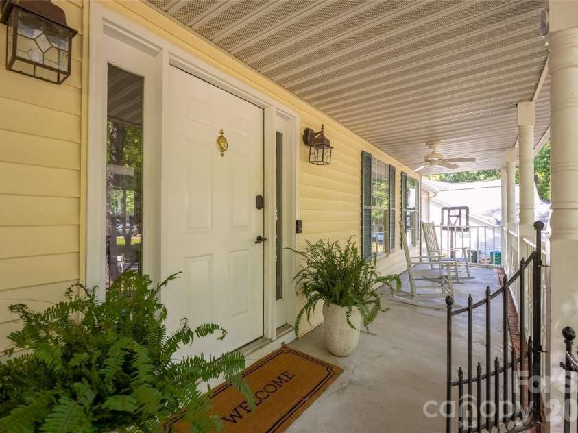 2620 Willowdale Lane, Matthews, NC 28105.  MLS# CAR4426974, YatesRealty ID 54324. Front porch view!