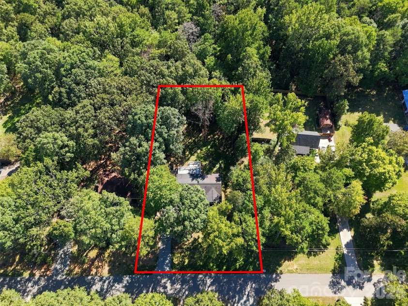 2909 Matoka Trail, Matthews, NC 28104.  MLS# CAR4426657, YatesRealty ID 54325. Aerial vew with approximate lot line