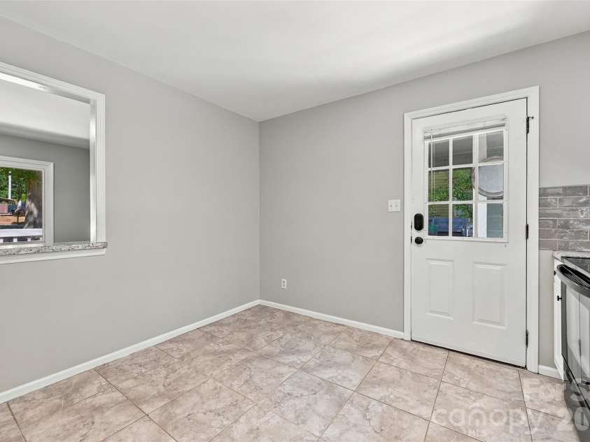 2909 Matoka Trail, Matthews, NC 28104.  MLS# CAR4426657, YatesRealty ID 54325. Dining area