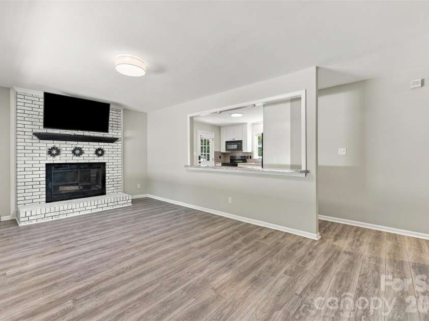 2909 Matoka Trail, Matthews, NC 28104.  MLS# CAR4426657, YatesRealty ID 54325. Living room