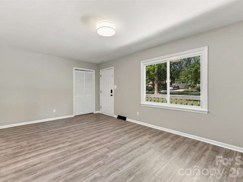 2909 Matoka Trail, Matthews, NC 28104.  MLS# CAR4426657, YatesRealty ID 54325. Living room