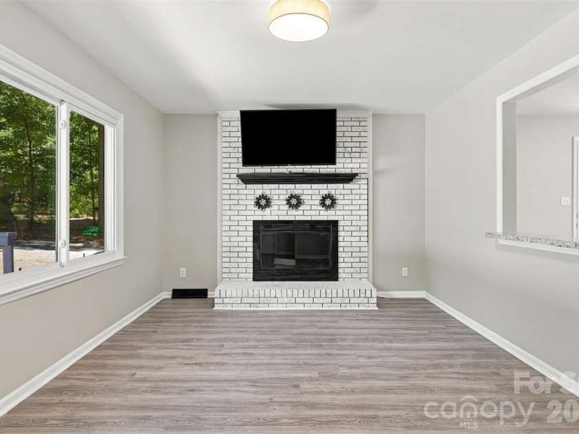 2909 Matoka Trail, Matthews, NC 28104.  MLS# CAR4426657, YatesRealty ID 54325. Living room