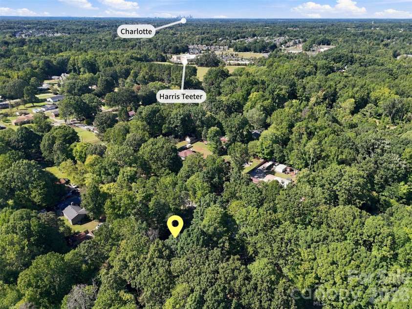 2909 Matoka Trail, Matthews, NC 28104.  MLS# CAR4426657, YatesRealty ID 54325. Proximity to grocery shopping