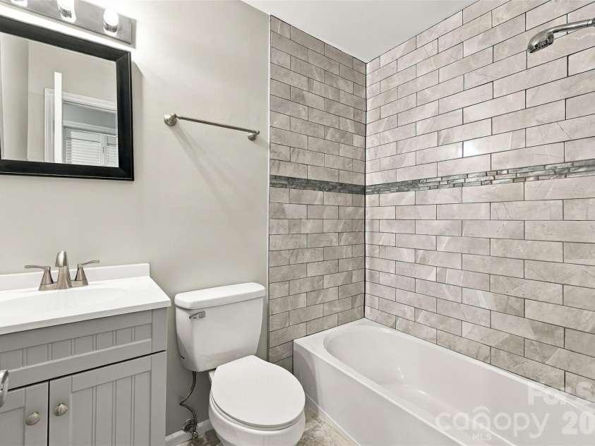 2909 Matoka Trail, Matthews, NC 28104.  MLS# CAR4426657, YatesRealty ID 54325. Second full bathroom