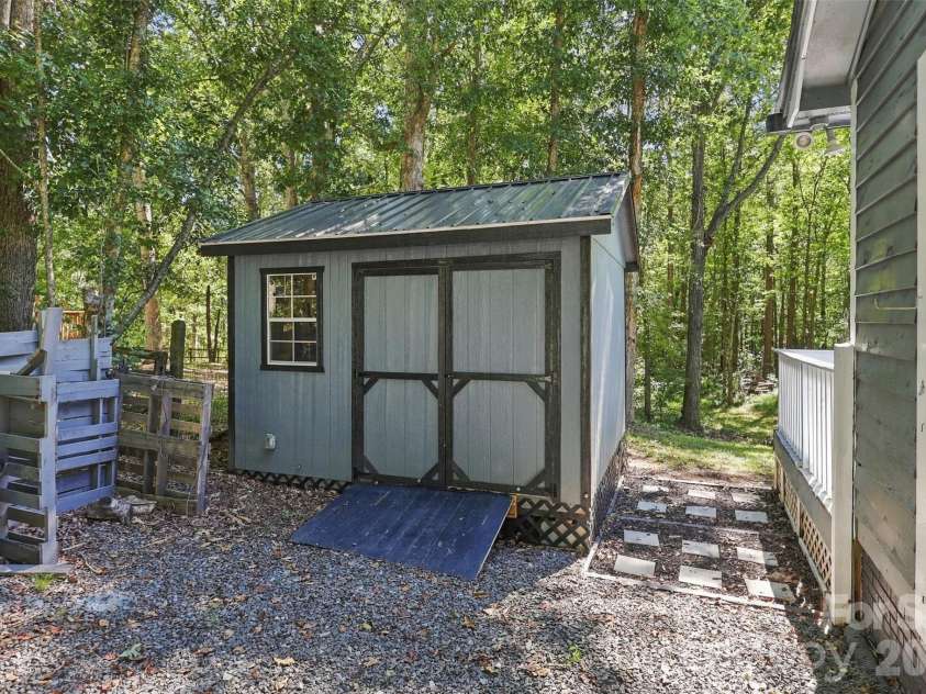 2909 Matoka Trail, Matthews, NC 28104.  MLS# CAR4426657, YatesRealty ID 54325. Storage shed