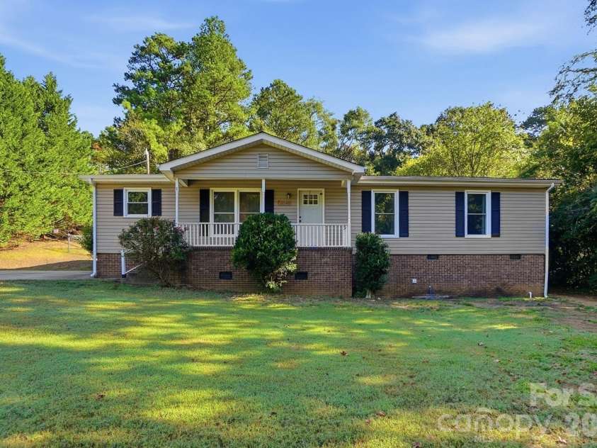 2848 Forest Hills Circle, Rock Hill, SC 29732.  MLS# CAR4426396, YatesRealty ID 54327. 