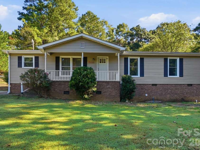 2848 Forest Hills Circle, Rock Hill, SC 29732.  MLS# CAR4426396, YatesRealty ID 54327. 