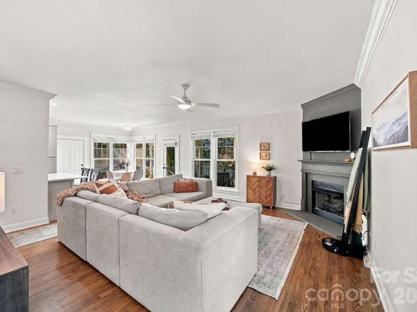 16101 Kelly Park Circle, Huntersville, NC 28078.  MLS# CAR4426541, YatesRealty ID 54328. 