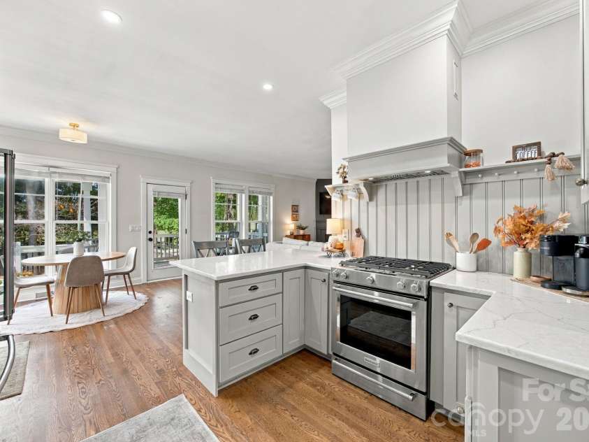 16101 Kelly Park Circle, Huntersville, NC 28078.  MLS# CAR4426541, YatesRealty ID 54328. 