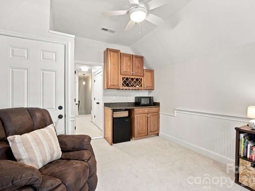 16101 Kelly Park Circle, Huntersville, NC 28078.  MLS# CAR4426541, YatesRealty ID 54328. 