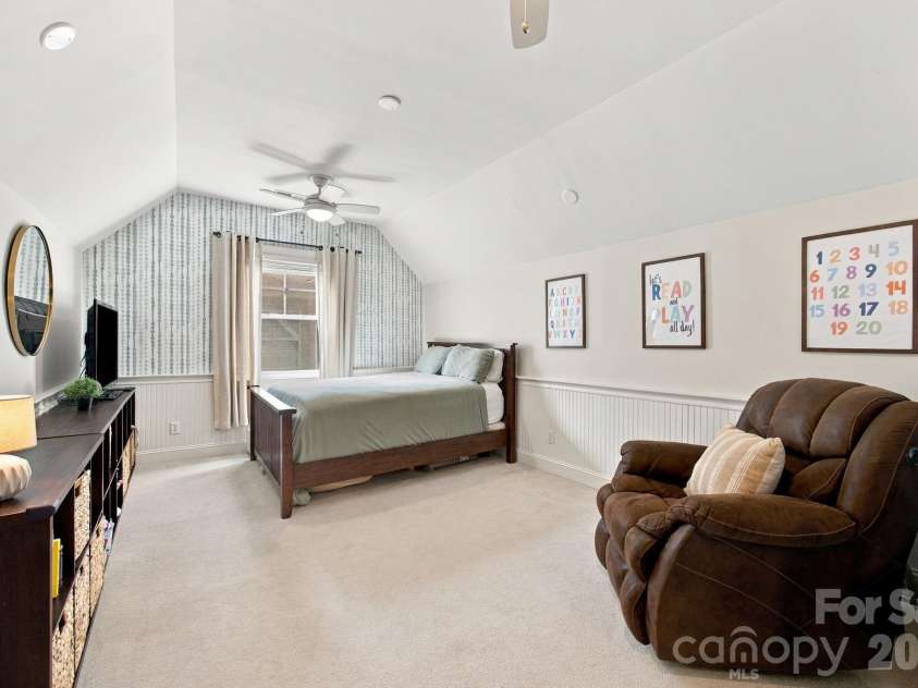 16101 Kelly Park Circle, Huntersville, NC 28078.  MLS# CAR4426541, YatesRealty ID 54328. 