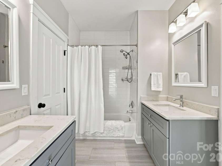 16101 Kelly Park Circle, Huntersville, NC 28078.  MLS# CAR4426541, YatesRealty ID 54328. 