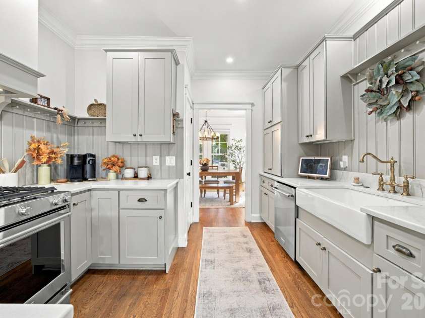 16101 Kelly Park Circle, Huntersville, NC 28078.  MLS# CAR4426541, YatesRealty ID 54328. 