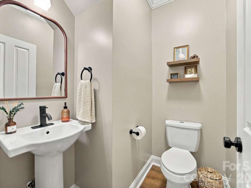 16101 Kelly Park Circle, Huntersville, NC 28078.  MLS# CAR4426541, YatesRealty ID 54328. 