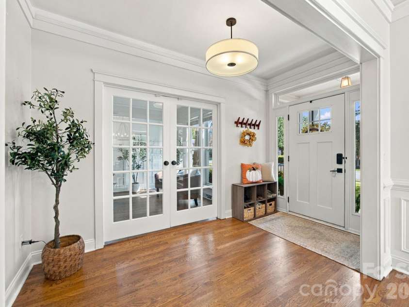 16101 Kelly Park Circle, Huntersville, NC 28078.  MLS# CAR4426541, YatesRealty ID 54328. 