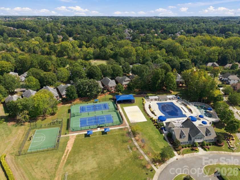 16101 Kelly Park Circle, Huntersville, NC 28078.  MLS# CAR4426541, YatesRealty ID 54328. 