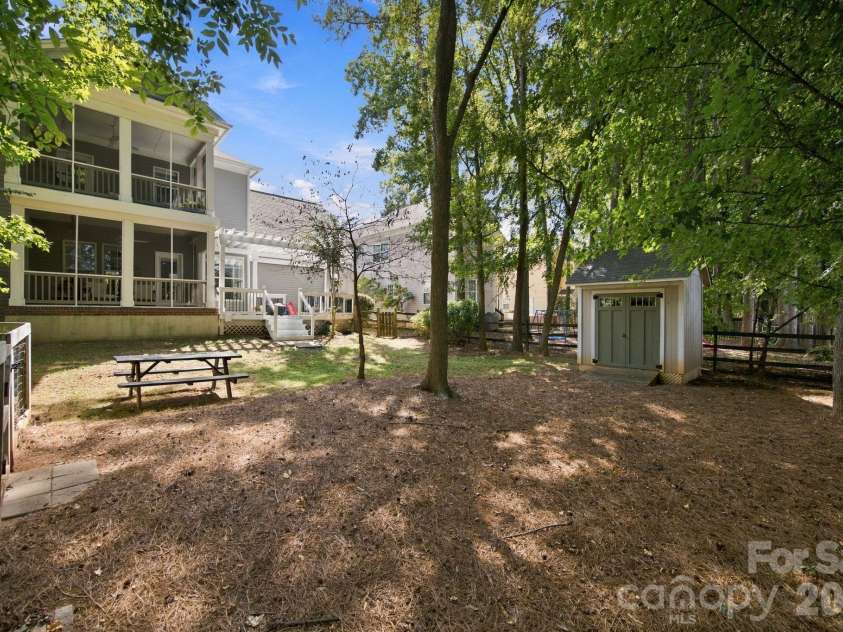 16101 Kelly Park Circle, Huntersville, NC 28078.  MLS# CAR4426541, YatesRealty ID 54328. 