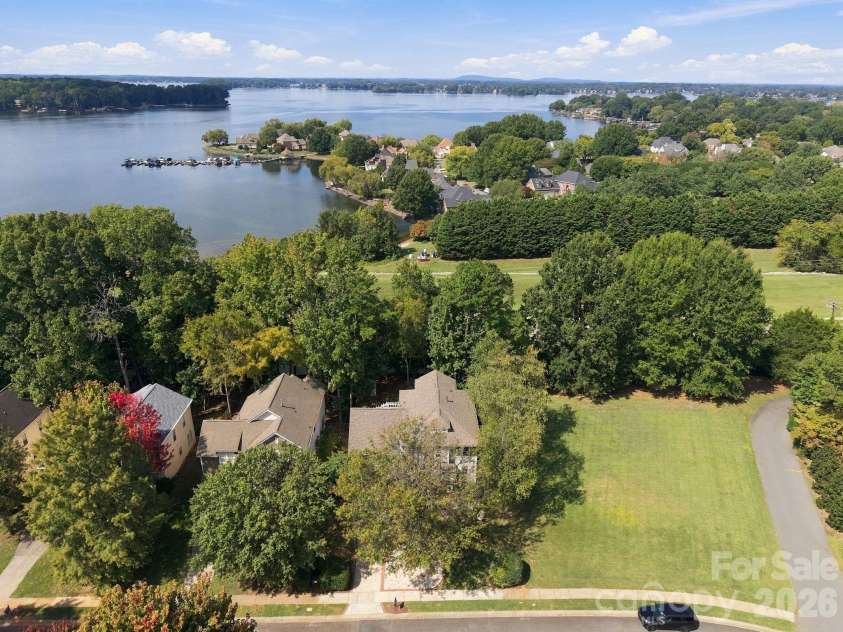 16101 Kelly Park Circle, Huntersville, NC 28078.  MLS# CAR4426541, YatesRealty ID 54328. 