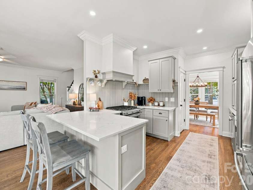 16101 Kelly Park Circle, Huntersville, NC 28078.  MLS# CAR4426541, YatesRealty ID 54328. 