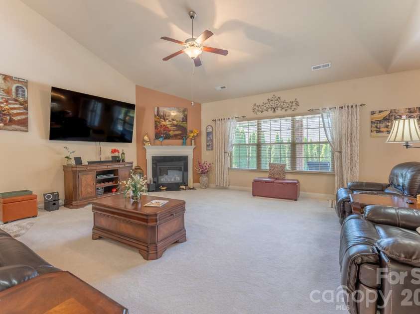2581 Flintshire Lane, Gastonia, NC 28056.  MLS# CAR4426168, YatesRealty ID 54329. 