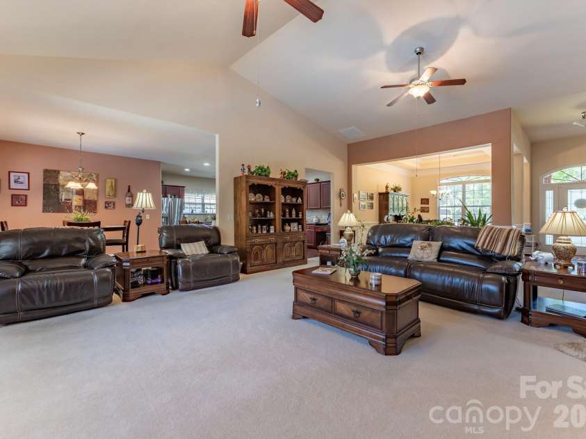 2581 Flintshire Lane, Gastonia, NC 28056.  MLS# CAR4426168, YatesRealty ID 54329. 