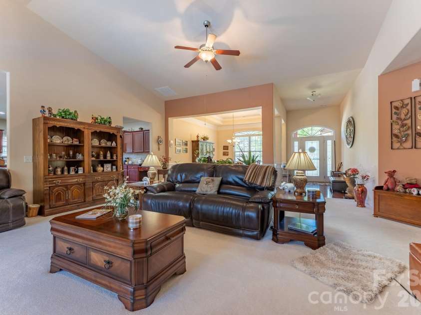 2581 Flintshire Lane, Gastonia, NC 28056.  MLS# CAR4426168, YatesRealty ID 54329. 