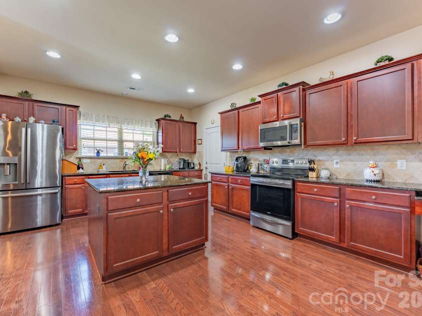 2581 Flintshire Lane, Gastonia, NC 28056.  MLS# CAR4426168, YatesRealty ID 54329. 