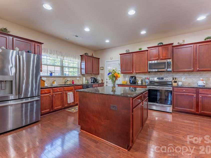 2581 Flintshire Lane, Gastonia, NC 28056.  MLS# CAR4426168, YatesRealty ID 54329. 