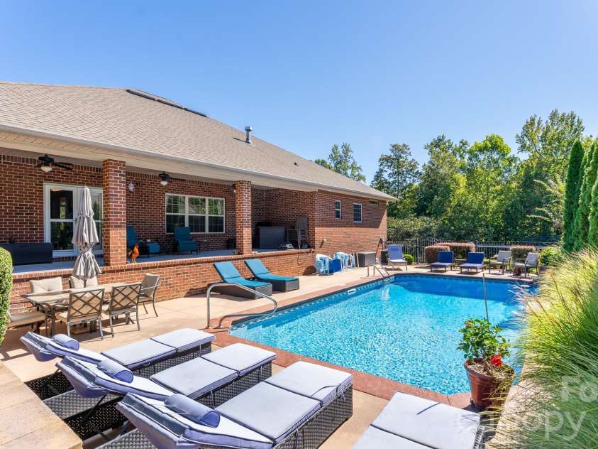 2581 Flintshire Lane, Gastonia, NC 28056.  MLS# CAR4426168, YatesRealty ID 54329. 
