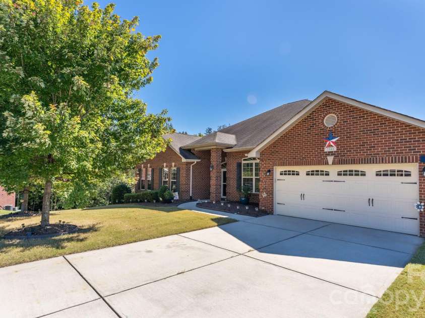2581 Flintshire Lane, Gastonia, NC 28056.  MLS# CAR4426168, YatesRealty ID 54329. 