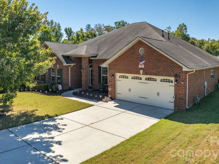 2581 Flintshire Lane, Gastonia, NC 28056.  MLS# CAR4426168, YatesRealty ID 54329. 
