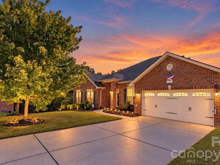 2581 Flintshire Lane, Gastonia, NC 28056.  MLS# CAR4426168, YatesRealty ID 54329. 