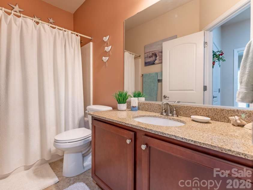 2581 Flintshire Lane, Gastonia, NC 28056.  MLS# CAR4426168, YatesRealty ID 54329. Bathroom 2