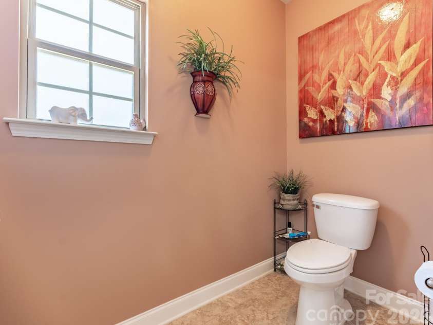 2581 Flintshire Lane, Gastonia, NC 28056.  MLS# CAR4426168, YatesRealty ID 54329. Primary Bathroom