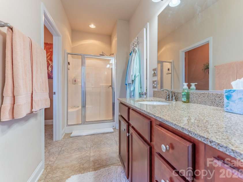 2581 Flintshire Lane, Gastonia, NC 28056.  MLS# CAR4426168, YatesRealty ID 54329. Primary Bathroom