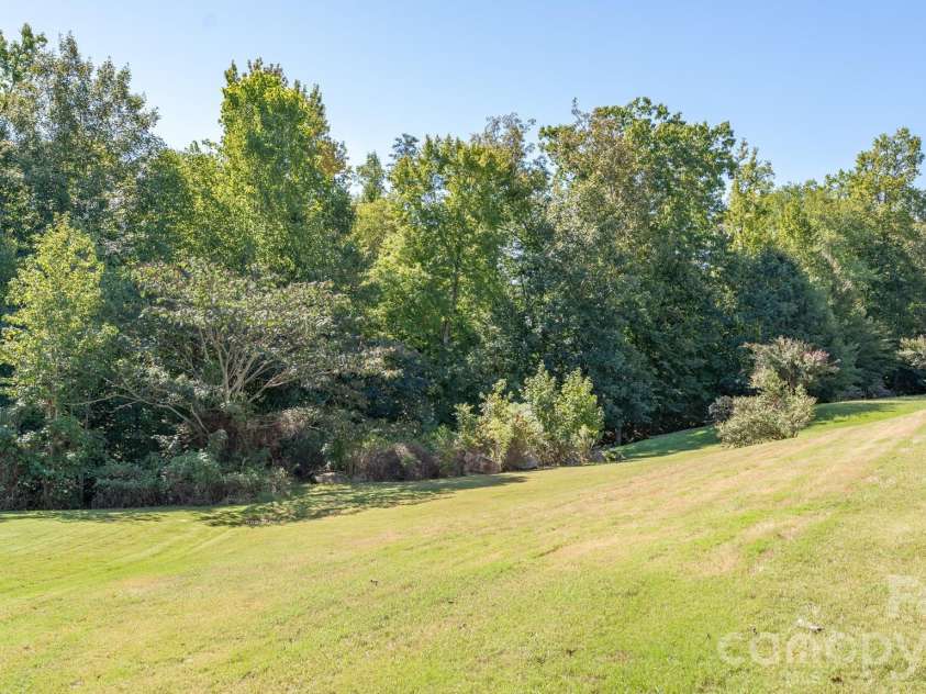 2581 Flintshire Lane, Gastonia, NC 28056.  MLS# CAR4426168, YatesRealty ID 54329. Side yard