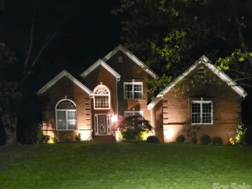 919 Thorn Ridge Lane, Lake Wylie, SC 29710.  MLS# CAR4425694, YatesRealty ID 54330. 