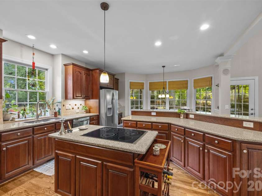 919 Thorn Ridge Lane, Lake Wylie, SC 29710.  MLS# CAR4425694, YatesRealty ID 54330. 