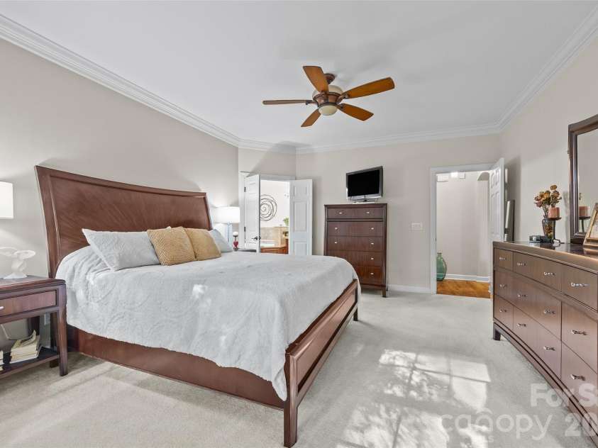 919 Thorn Ridge Lane, Lake Wylie, SC 29710.  MLS# CAR4425694, YatesRealty ID 54330. 